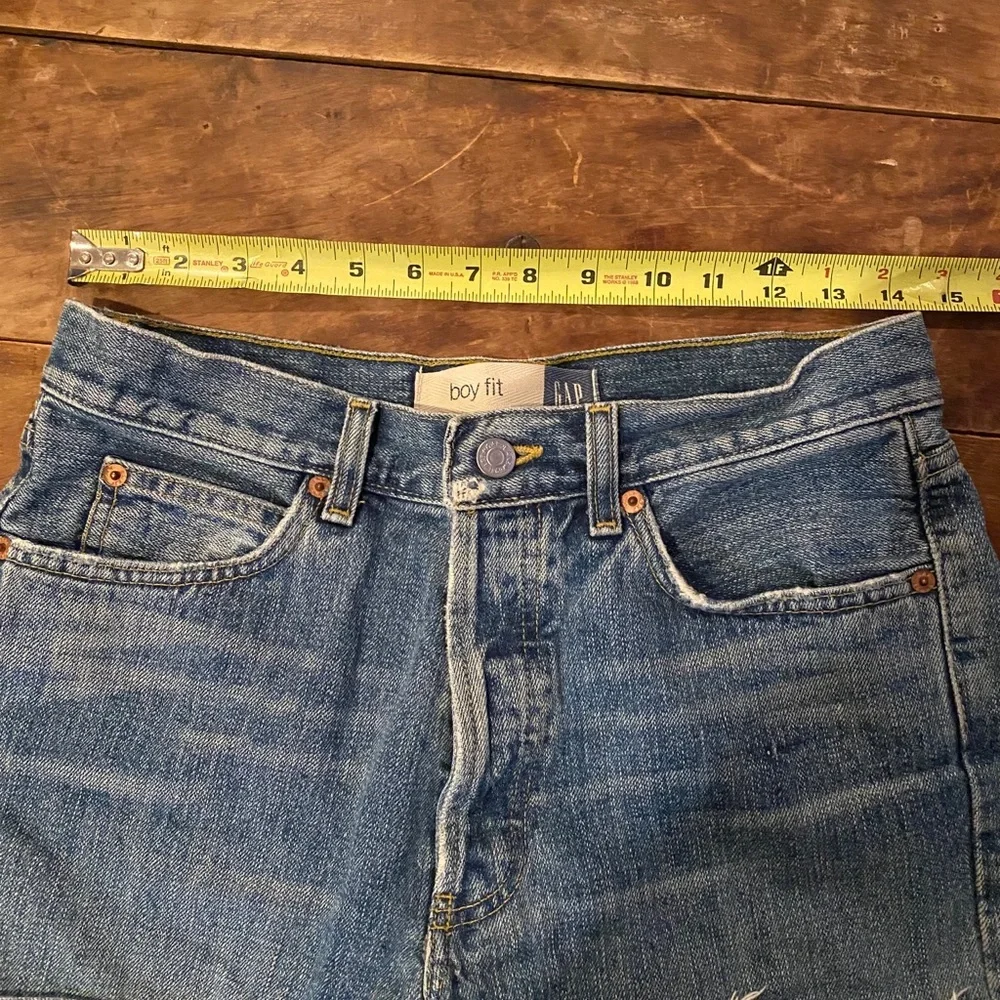 BOY FIT jean shorts by GAP.... just like NEW!